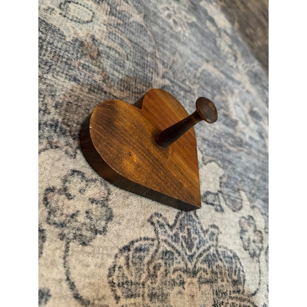 Wooden Heart Wall Peg Hook Vintage Retro - Picture 2 of 3